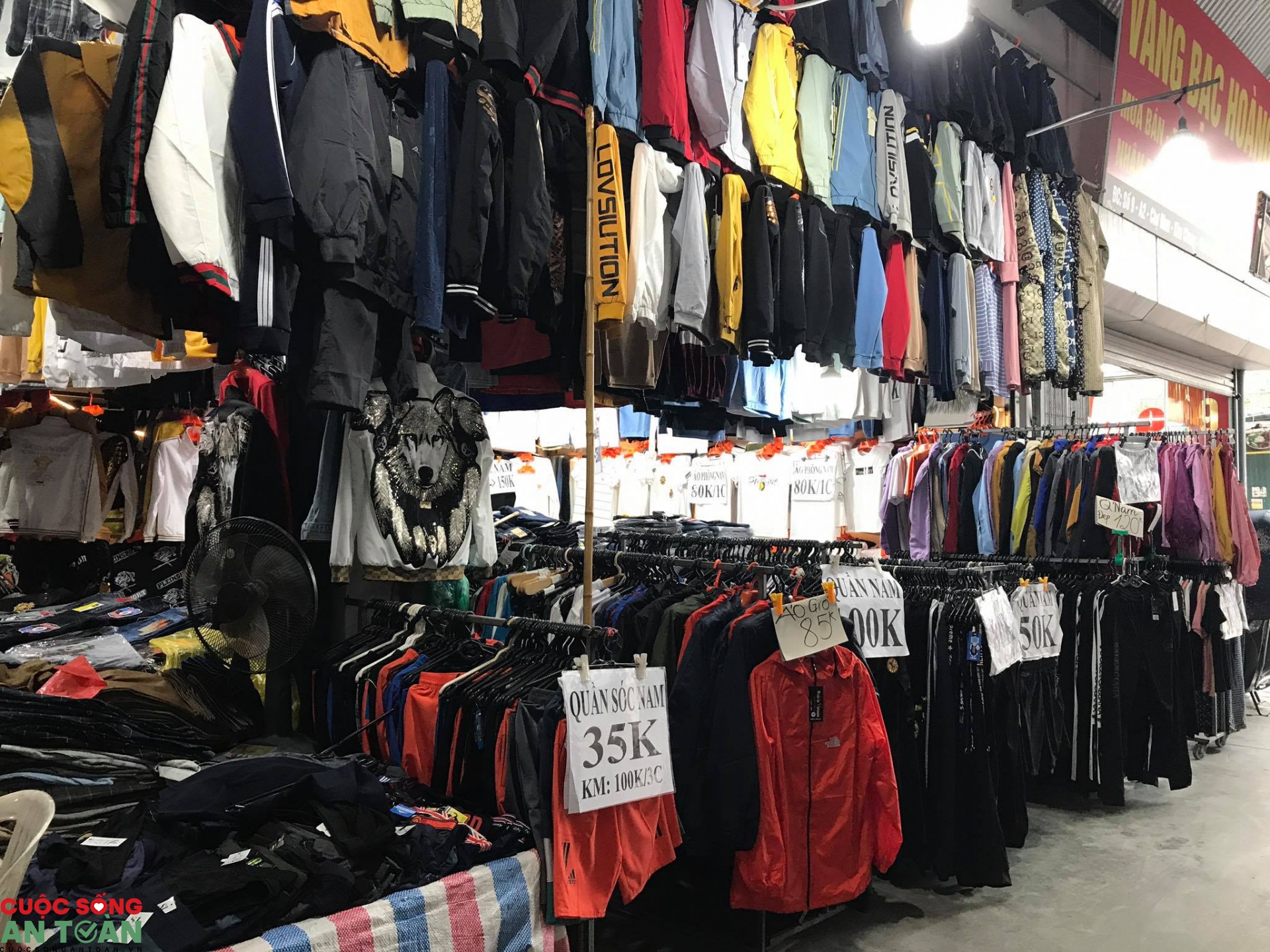 Shopping thỏa thích với mức giá "có một không hai" tại chợ Mun Shopping thỏa thích với mức giá "có một không hai" tại chợ Mun