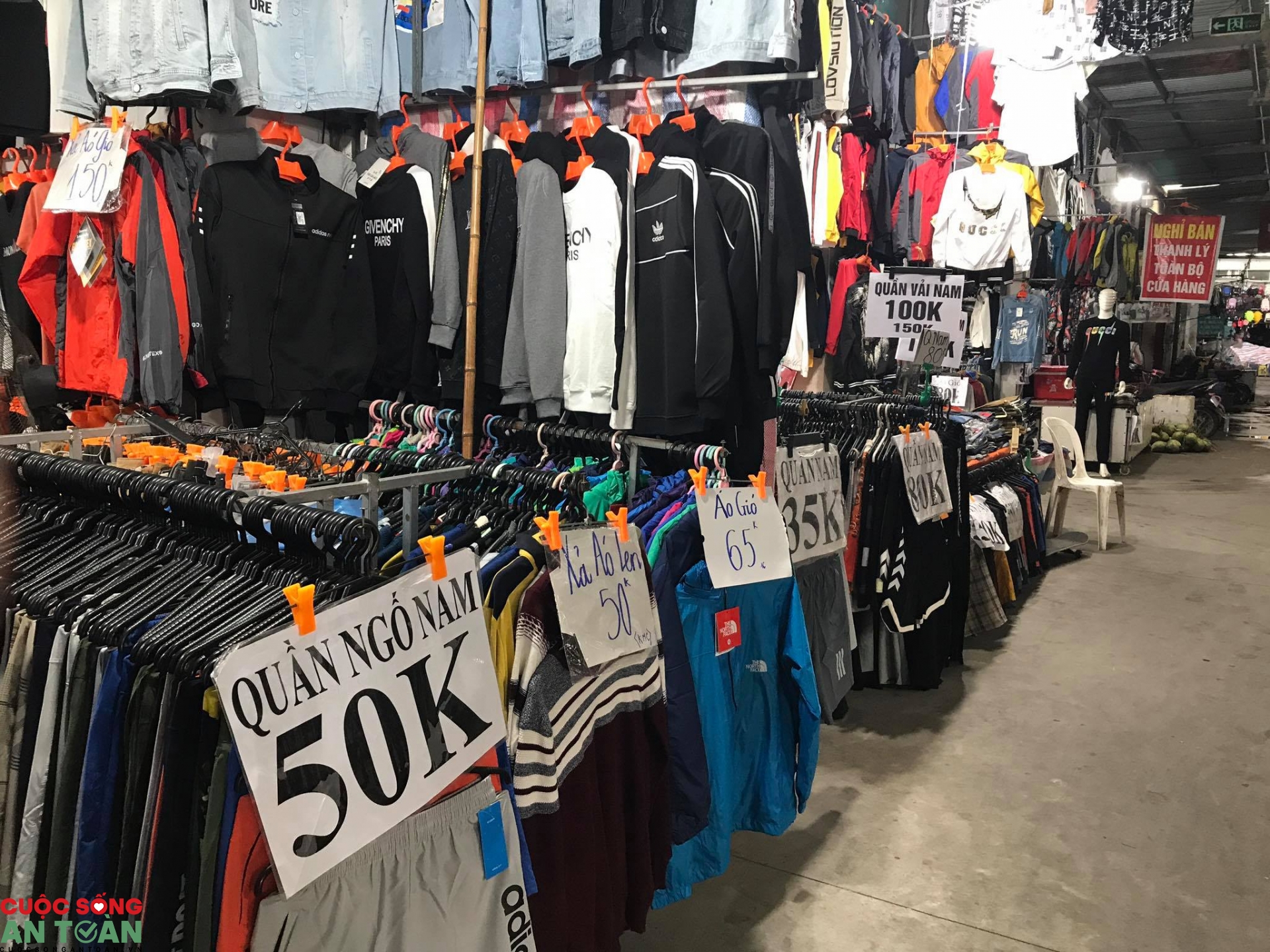 Shopping thỏa thích với mức giá "có một không hai" tại chợ Mun Shopping thỏa thích với mức giá "có một không hai" tại chợ Mun