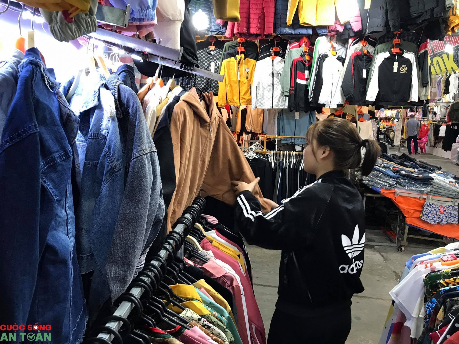 Shopping thỏa thích với mức giá "có một không hai" tại chợ Mun Shopping thỏa thích với mức giá "có một không hai" tại chợ Mun