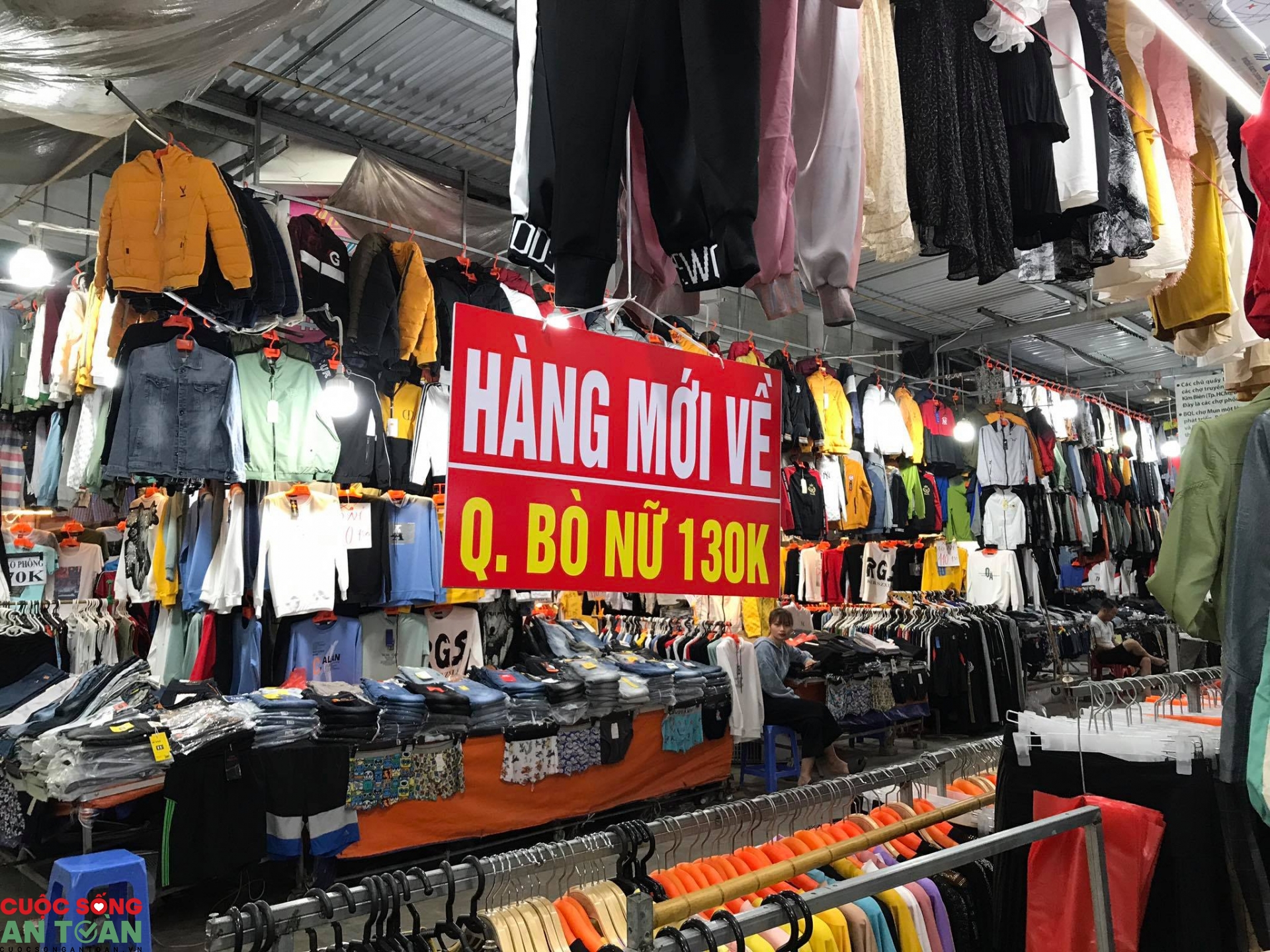 Shopping thỏa thích với mức giá "có một không hai" tại chợ Mun Shopping thỏa thích với mức giá "có một không hai" tại chợ Mun