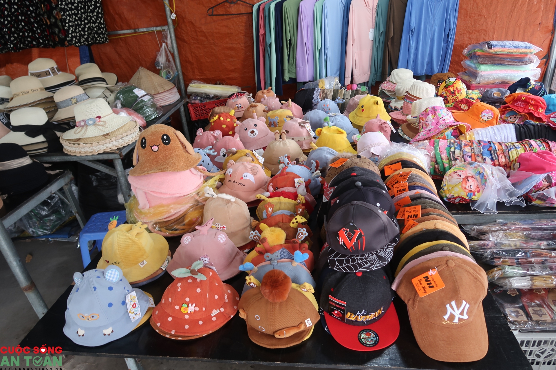 Shopping thỏa thích với mức giá "có một không hai" tại chợ Mun Shopping thỏa thích với mức giá "có một không hai" tại chợ Mun