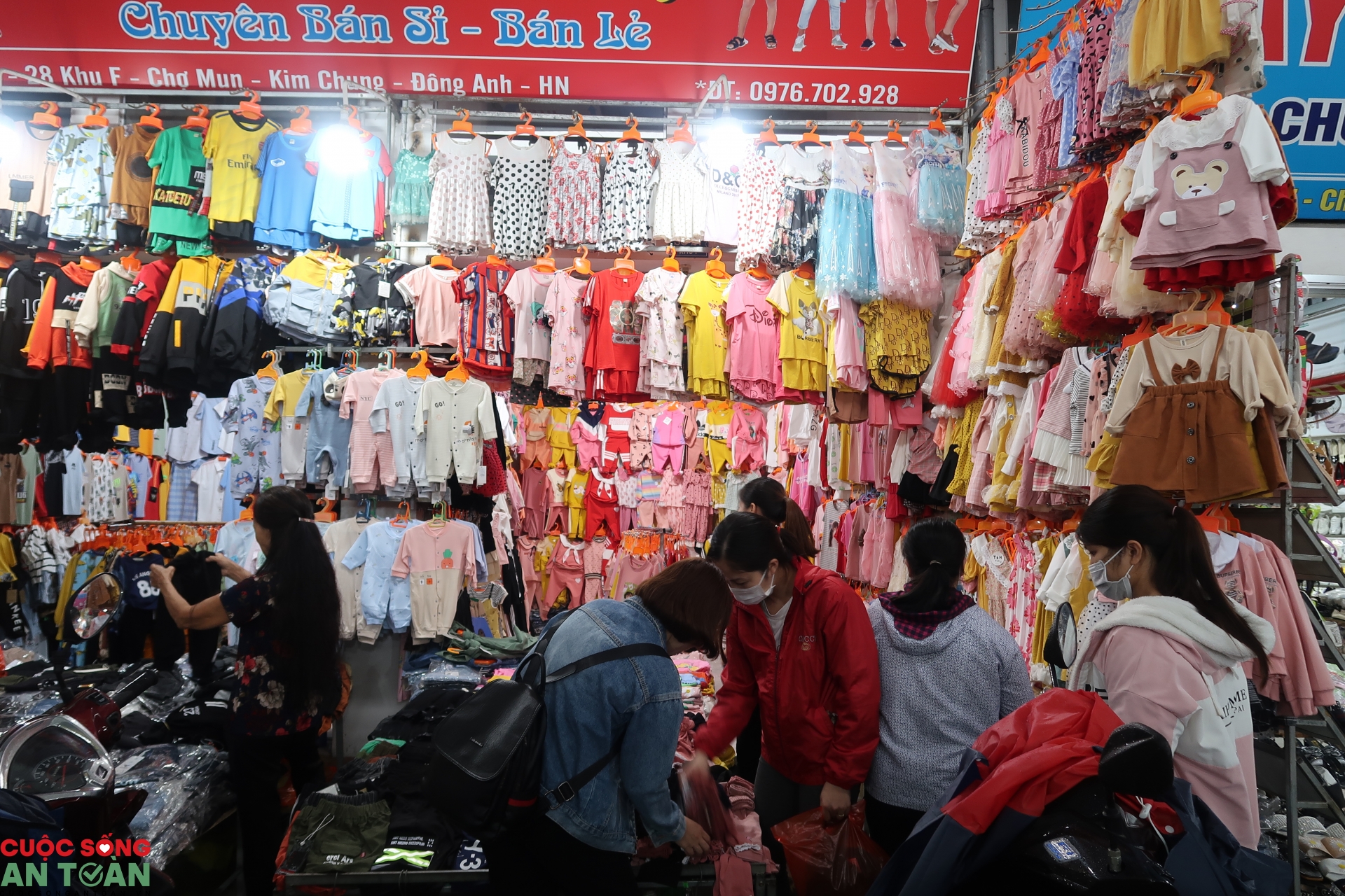 Shopping thỏa thích với mức giá "có một không hai" tại chợ Mun Shopping thỏa thích với mức giá "có một không hai" tại chợ Mun