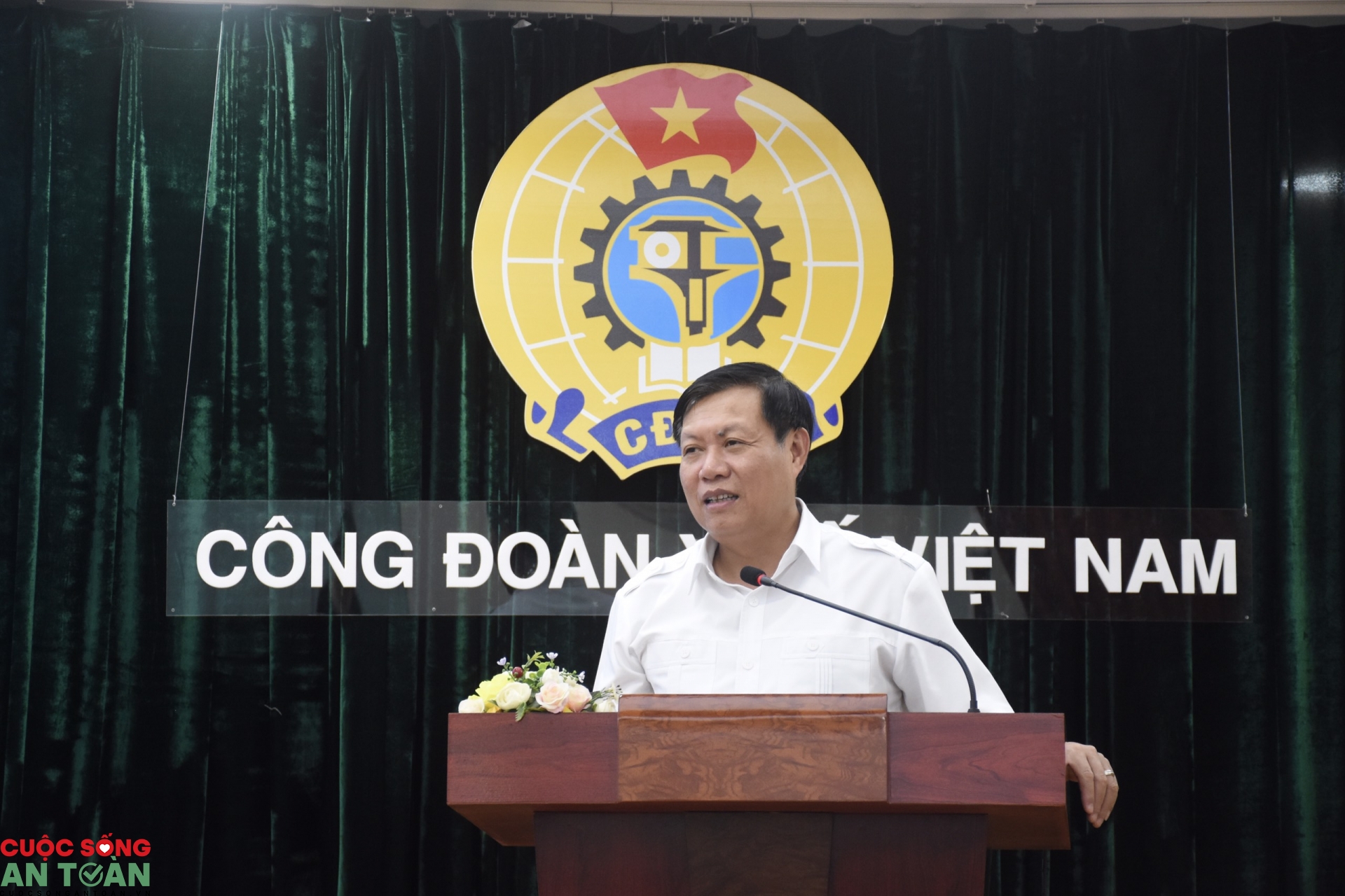 Dự án truyền thông Khẩu trang Vì sức khỏe Việt Nam và Bảo vệ Blouse trắng - "một dự án ý nghĩa và đầy tham vọng" Dự án truyền thông Khẩu trang Vì sức khỏe Việt Nam và Bảo vệ Blouse trắng - "một dự án ý nghĩa và đầy tham vọng"