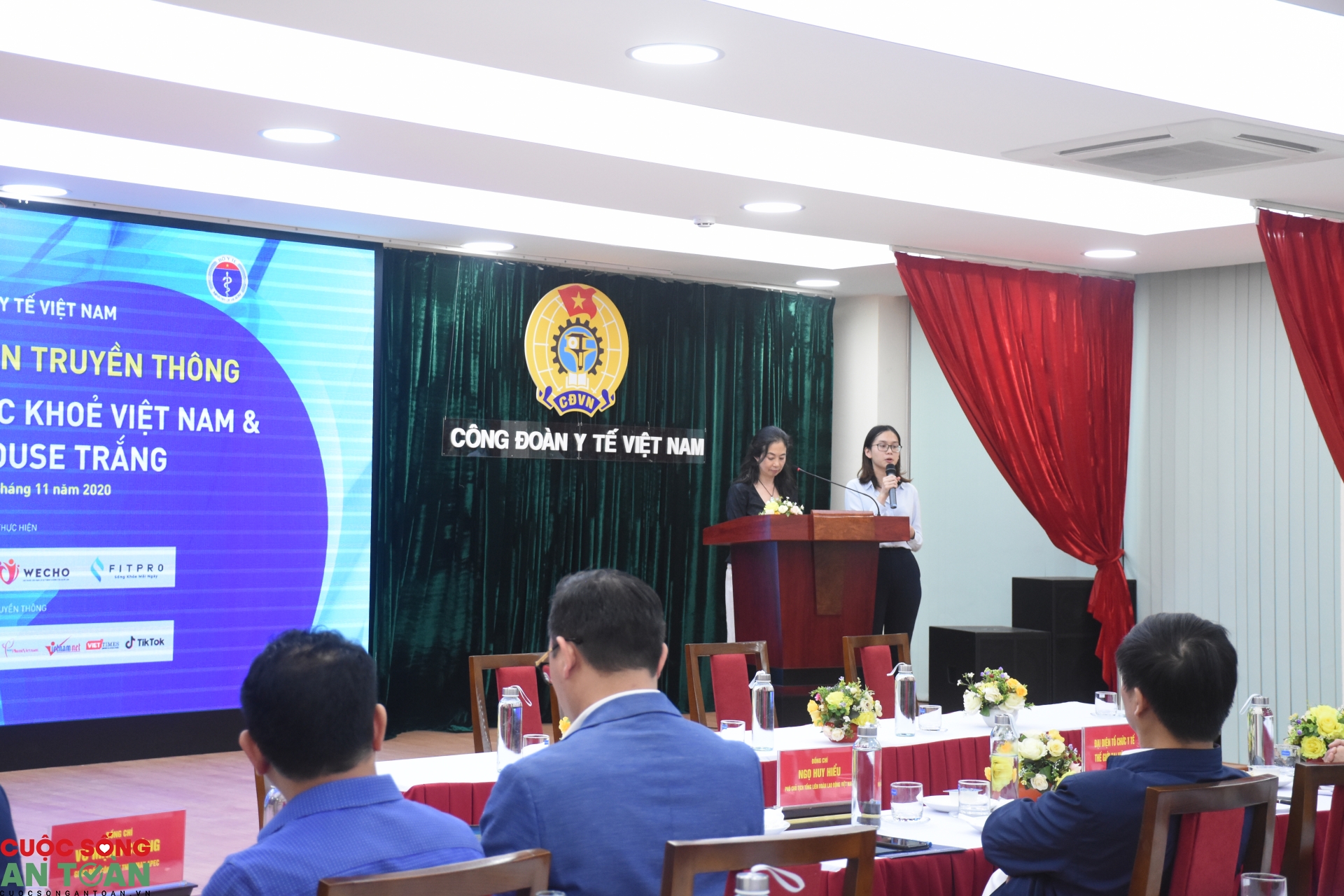 Dự án truyền thông Khẩu trang Vì sức khỏe Việt Nam và Bảo vệ Blouse trắng - "một dự án ý nghĩa và đầy tham vọng" Dự án truyền thông Khẩu trang Vì sức khỏe Việt Nam và Bảo vệ Blouse trắng - "một dự án ý nghĩa và đầy tham vọng"