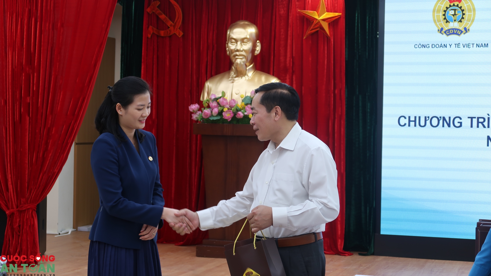 Nhiều phúc lợi cho đoàn viên, người lao động ngành Y tế Nhiều phúc lợi cho đoàn viên, người lao động ngành Y tế