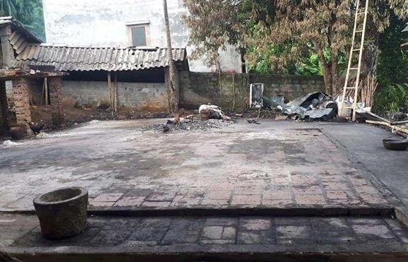 Nhà sàn của bà nội thủ môn Tiến Dũng bị thiêu rụi trong đêm