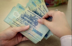 phu nu tre em voi nguy co bi lam dung khi di thang may