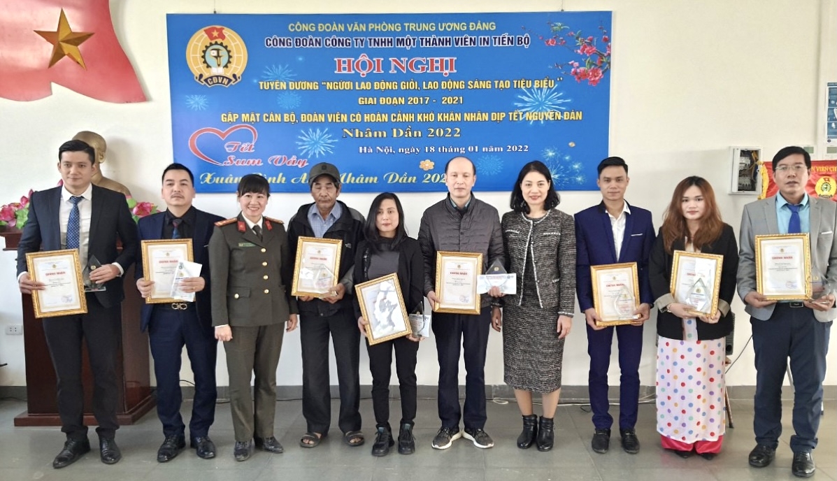 Công đoàn Công ty In Tiến Bộ: Nhìn lại 5 năm phong trào thi đua "Người lao động giỏi, lao động sáng tạo" Công đoàn Công ty In Tiến Bộ: Nhìn lại 5 năm phong trào thi đua "Người lao động giỏi, lao động sáng tạo"