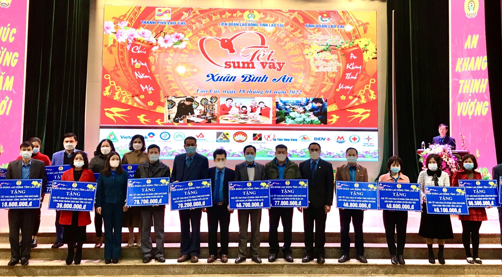 Đoàn viên, người lao động Lào Cai rộn ràng đón Tết sang