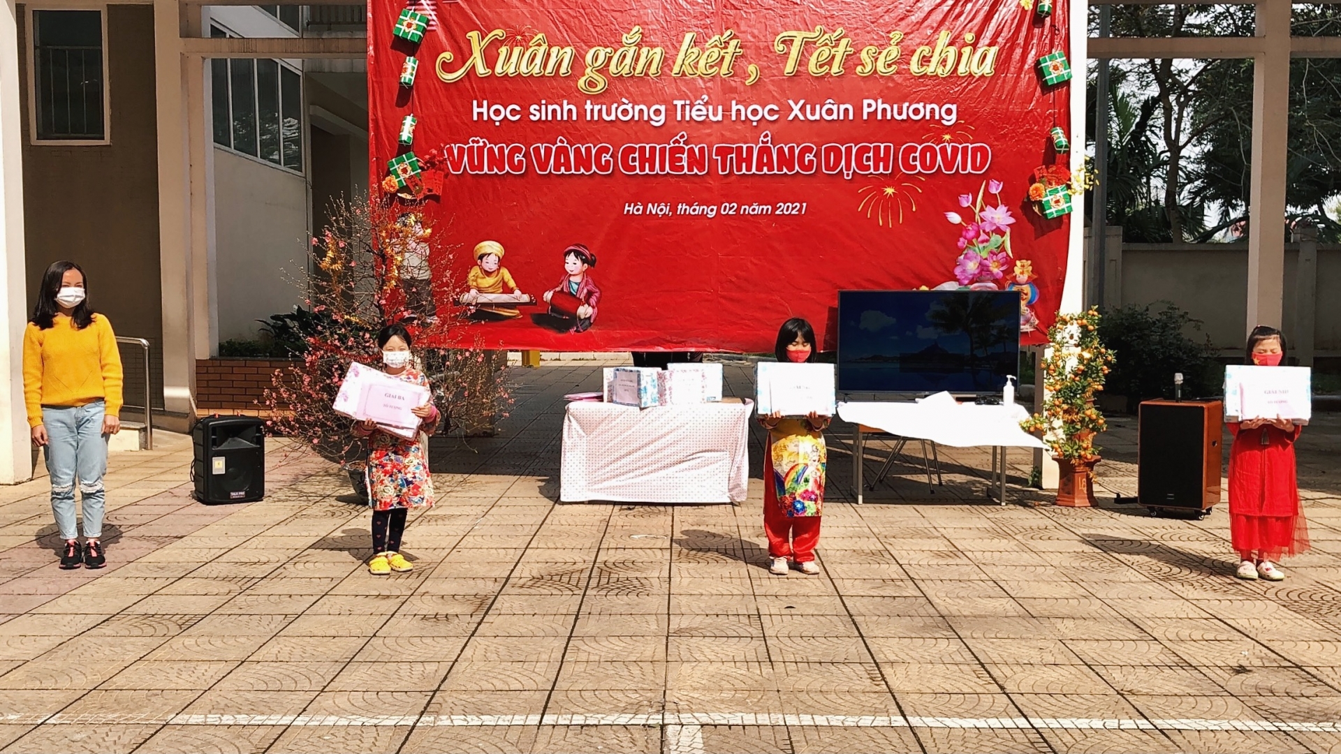 Trường Tiểu học Xuân Phương: Tụi trẻ con sẽ có Tết!