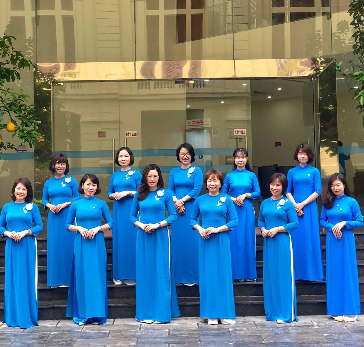 Những bông hoa Tổng LĐLĐVN rực rỡ trong "Tuần lễ Áo dài" Những bông hoa Tổng LĐLĐVN rực rỡ trong "Tuần lễ Áo dài"