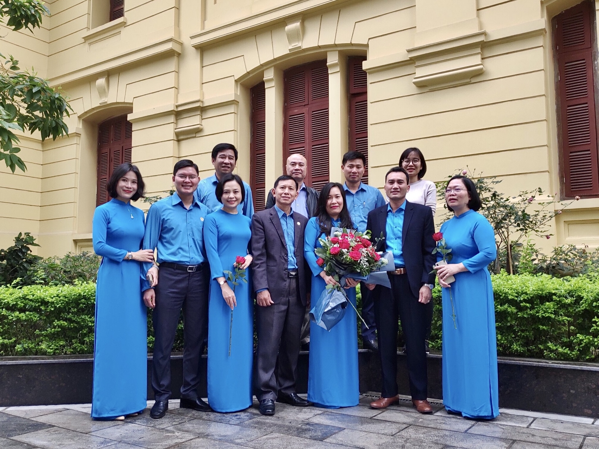 Những bông hoa Tổng LĐLĐ Việt Nam rực rỡ trong "Tuần lễ Áo dài" Những bông hoa Tổng LĐLĐ Việt Nam rực rỡ trong "Tuần lễ Áo dài"