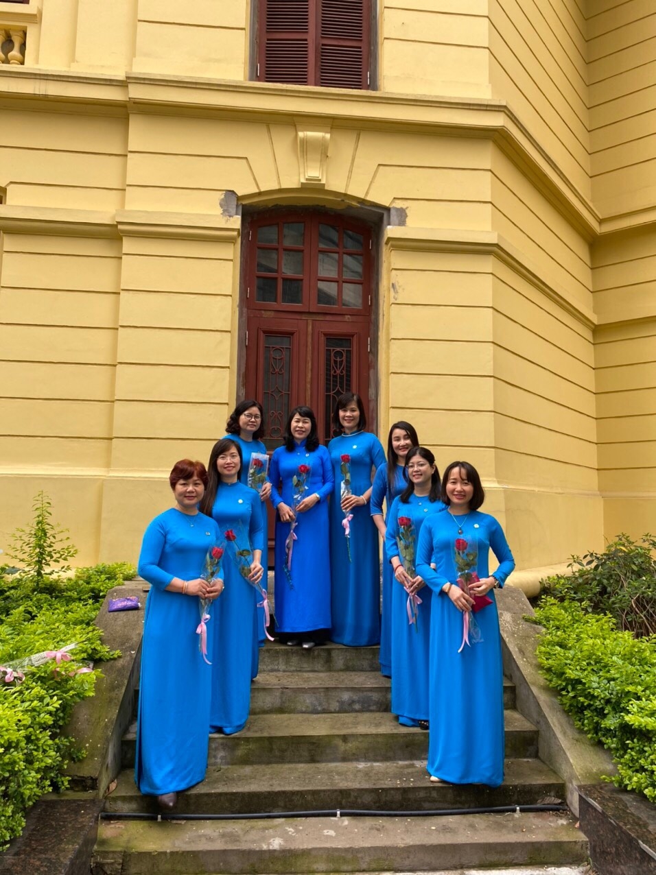 Những bông hoa Tổng LĐLĐ Việt Nam rực rỡ trong "Tuần lễ Áo dài" Những bông hoa Tổng LĐLĐ Việt Nam rực rỡ trong "Tuần lễ Áo dài"