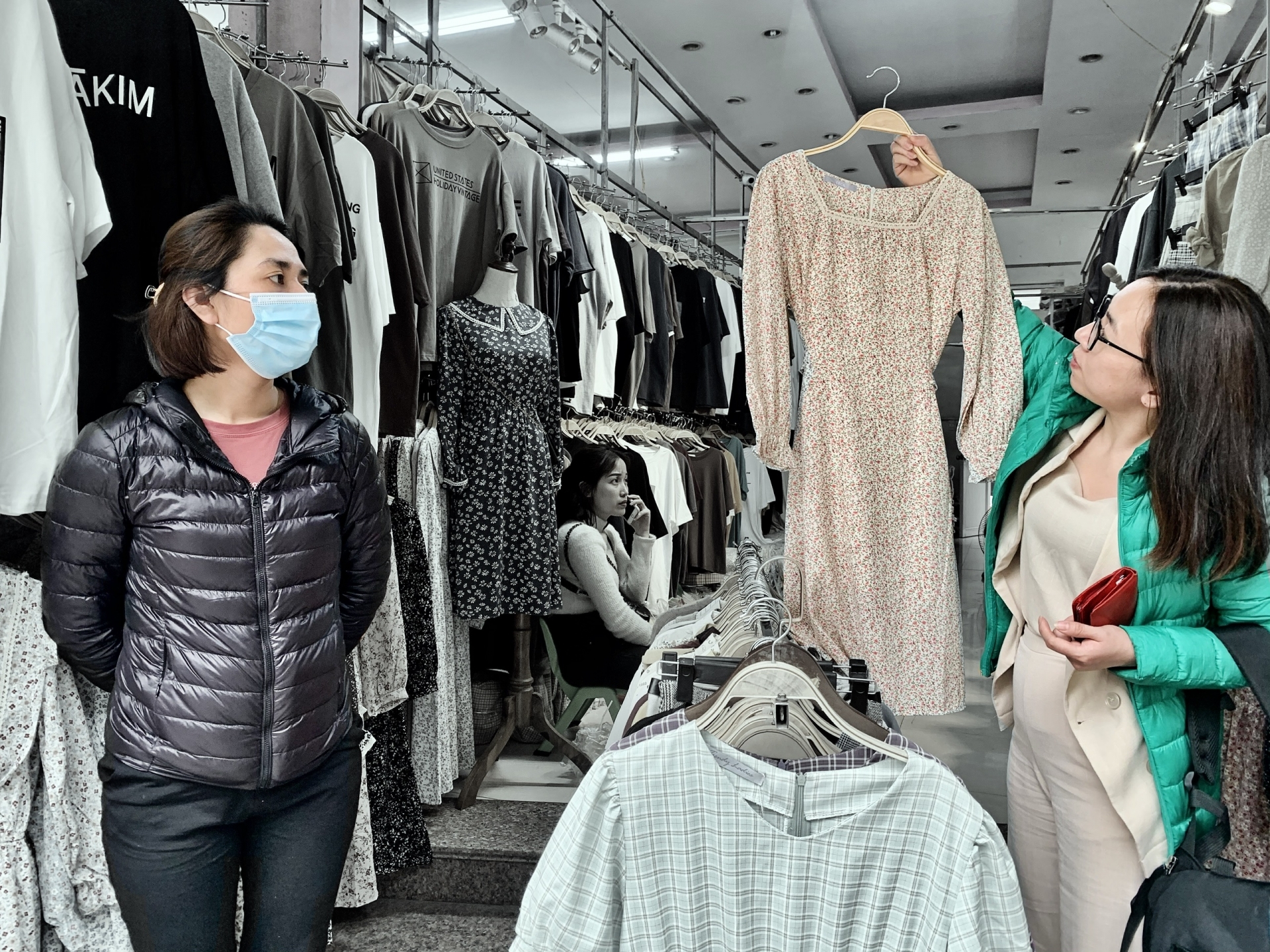 "Thủ phủ" quần áo giá rẻ phục hồi hậu Covid "Thủ phủ" quần áo giá rẻ phục hồi hậu Covid