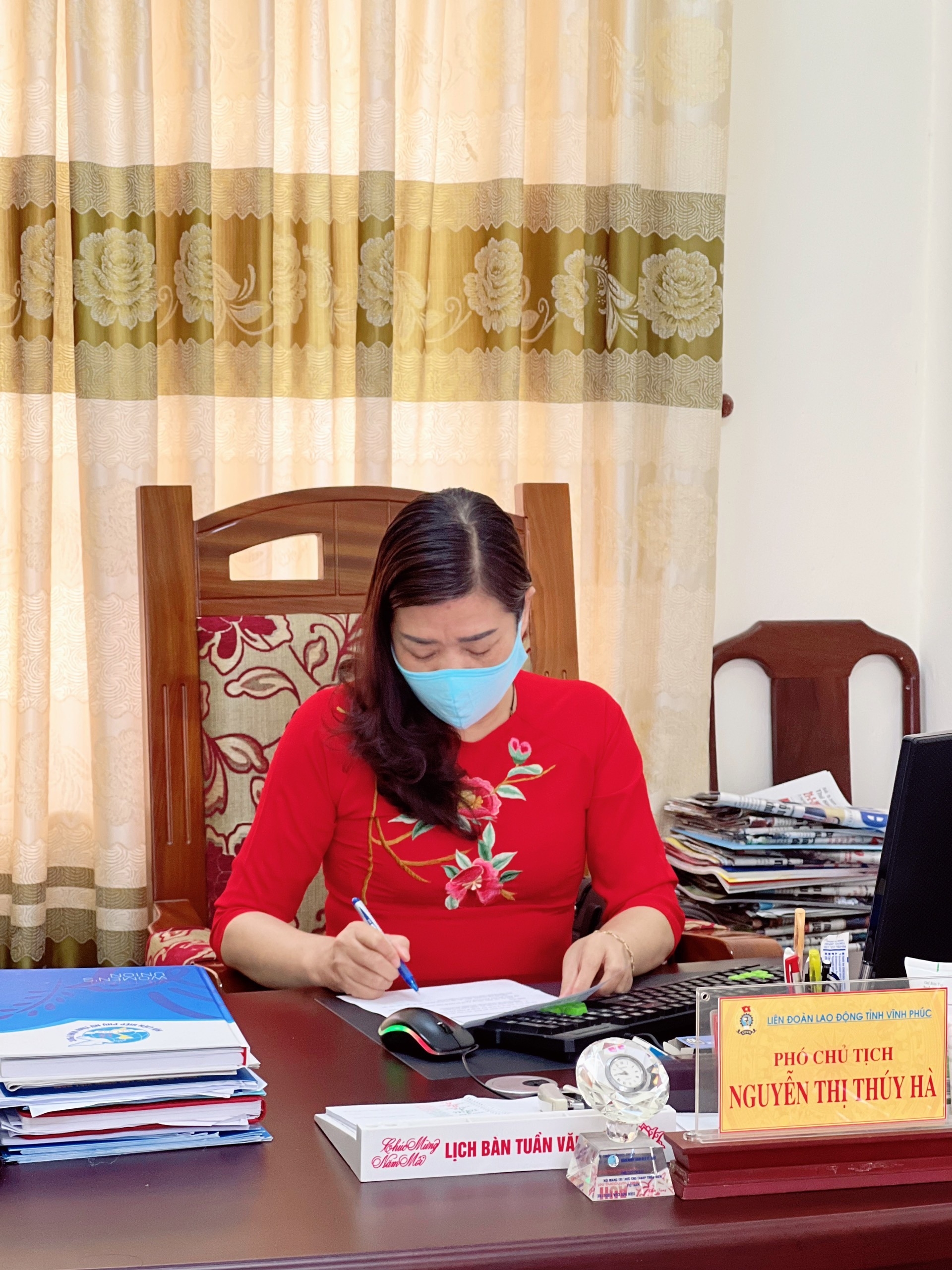 Nữ cán bộ, đoàn viên LĐLĐ tỉnh Vĩnh Phúc hưởng ứng Tuần lễ Áo dài năm 2022 Nữ cán bộ, đoàn viên LĐLĐ tỉnh Vĩnh Phúc hưởng ứng Tuần lễ Áo dài năm 2022