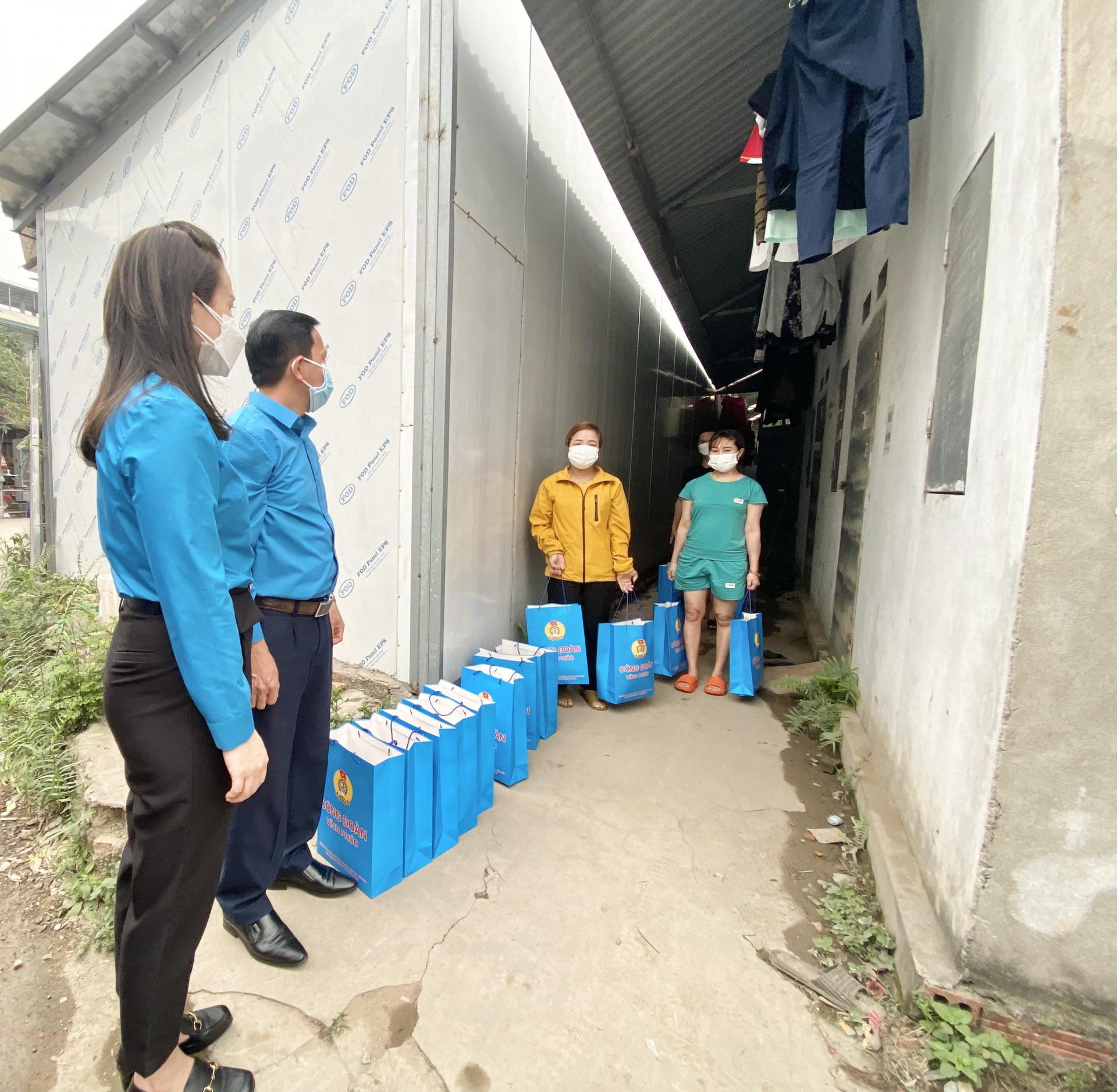 Công đoàn Vĩnh Phúc hỗ trợ công nhân F0 đang cách ly tại nhà Công đoàn Vĩnh Phúc hỗ trợ công nhân F0 đang cách ly tại nhà