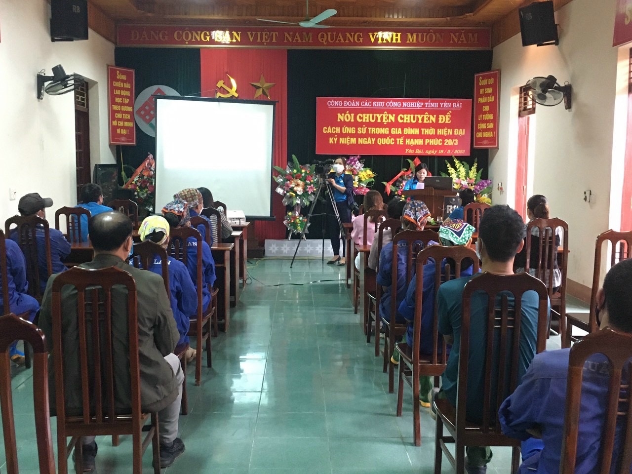 Công đoàn mang tinh thần ngày Quốc tế Hạnh phúc đến với người lao động Công đoàn mang tinh thần ngày Quốc tế Hạnh phúc đến với người lao động