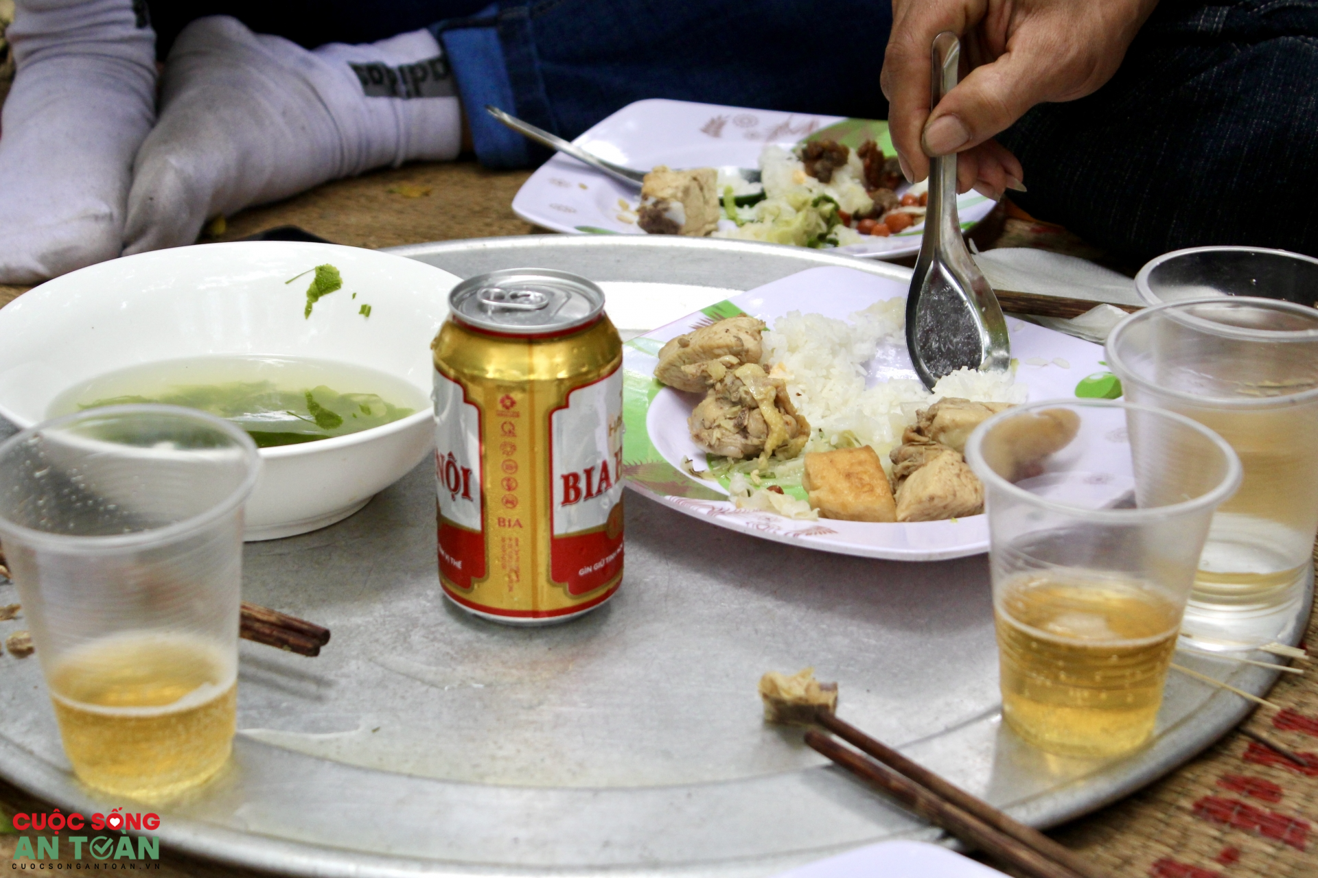 Nhiều công nhân lao động đi lễ đền Hùng 'cầu may' Nhiều công nhân lao động đi lễ đền Hùng 'cầu may'