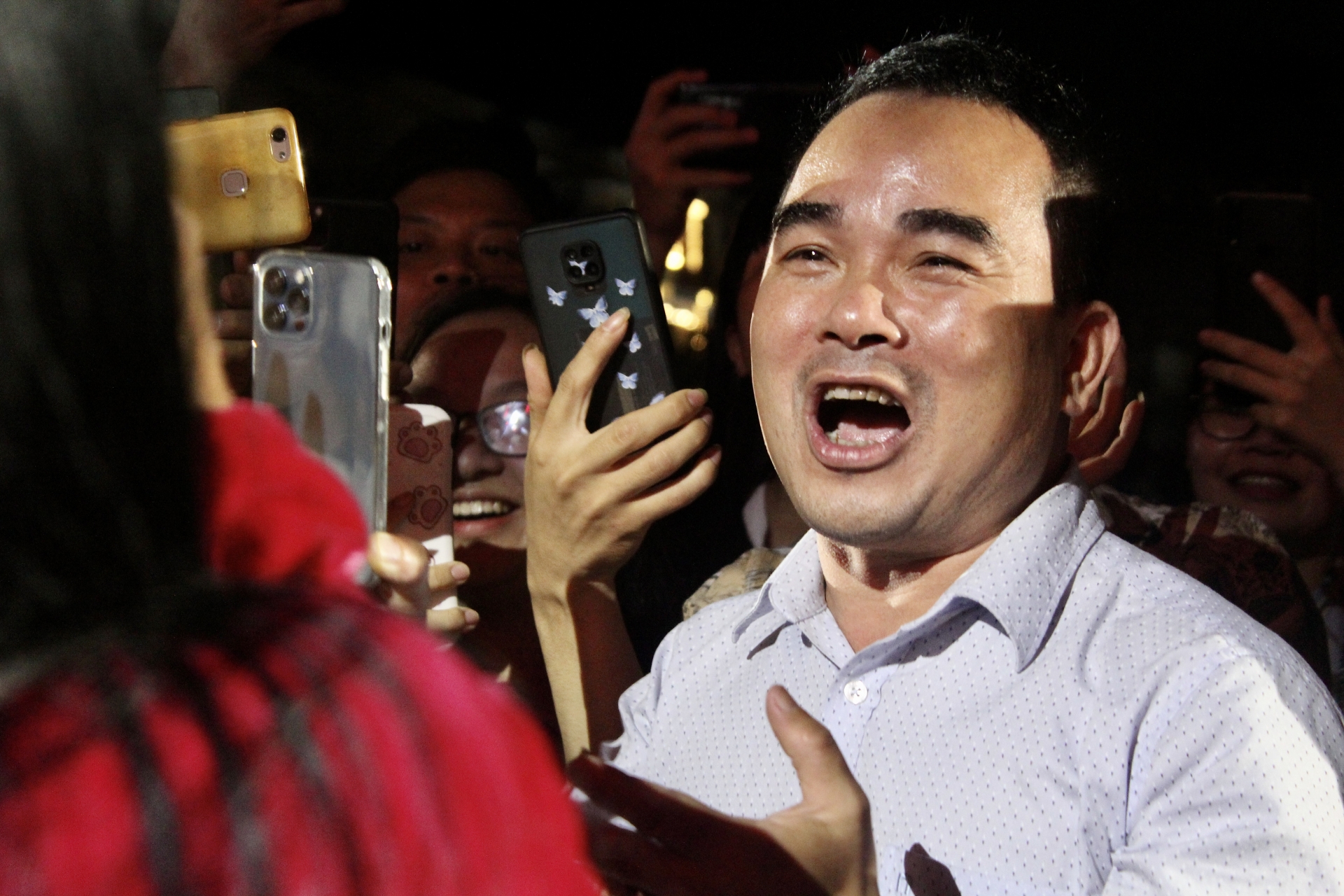 Công nhân lao động vỡ oà cảm xúc trong đêm nhạc "20 năm nhớ Trịnh Công Sơn" Công nhân lao động vỡ oà cảm xúc trong đêm nhạc "20 năm nhớ Trịnh Công Sơn"