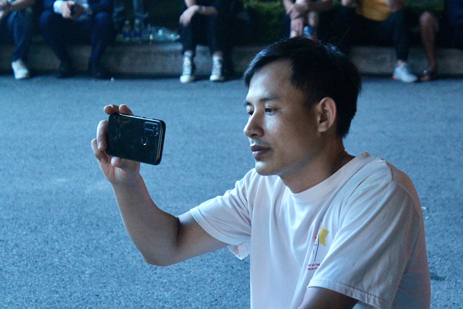 Công nhân lao động vỡ oà cảm xúc trong đêm nhạc "20 năm nhớ Trịnh Công Sơn" Công nhân lao động vỡ oà cảm xúc trong đêm nhạc "20 năm nhớ Trịnh Công Sơn"