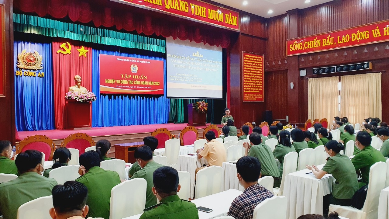 Nâng cao năng lực truyền thông cho cán bộ công đoàn