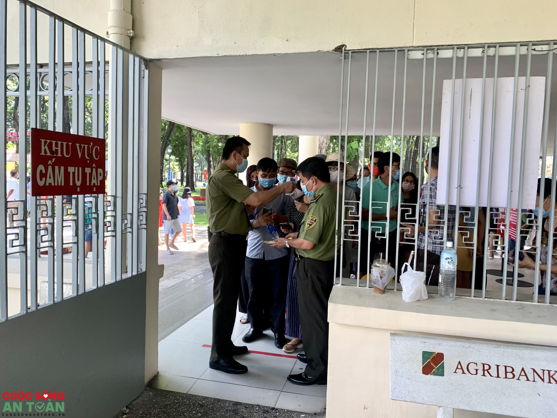 TP Hồ Chí Minh: Ai đủ điều kiện để cấp 'thẻ xanh' COVID 19? TP Hồ Chí Minh: Ai đủ điều kiện để cấp 'thẻ xanh' COVID 19?