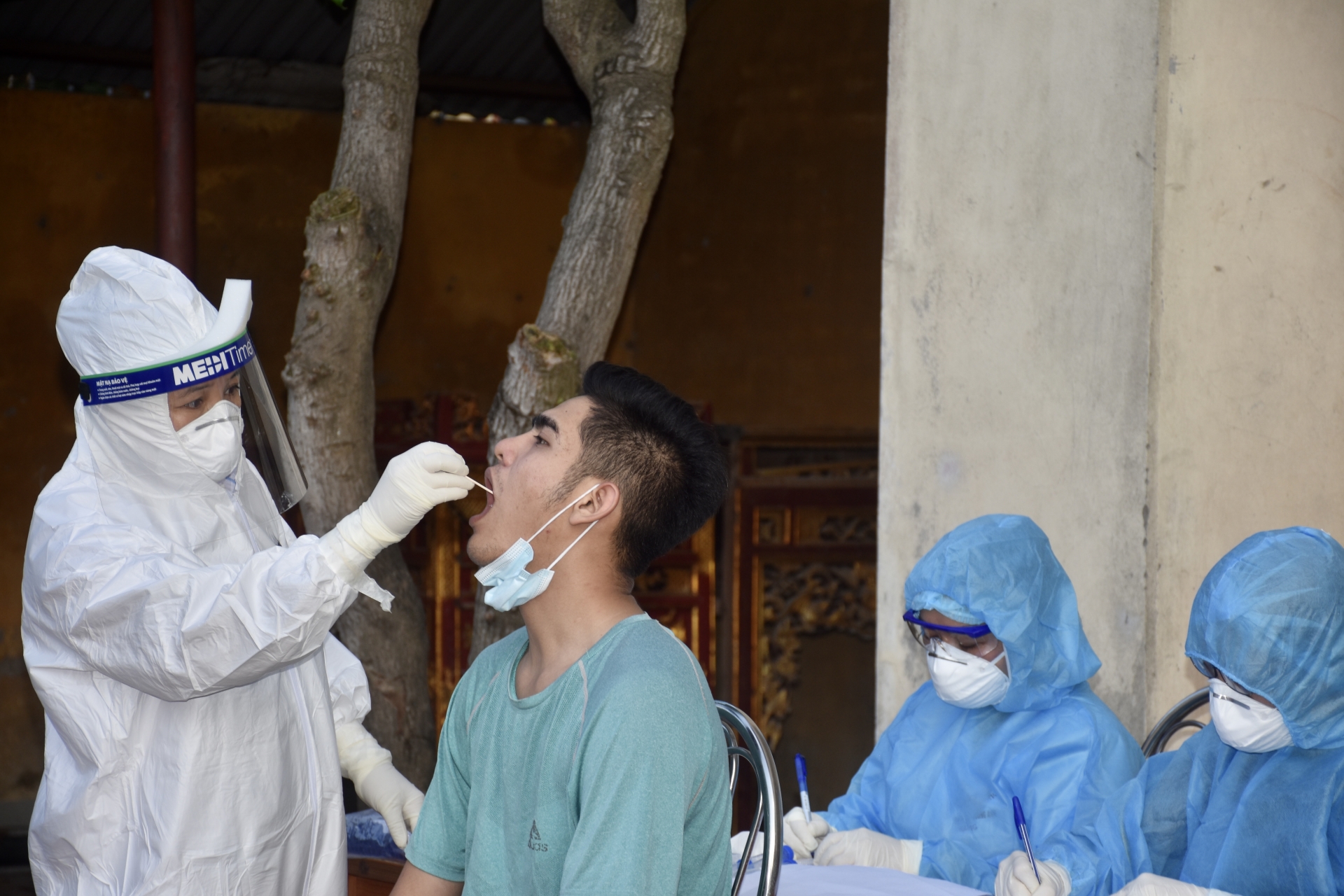 Hà Nội bất ngờ thay đổi, tiếp tục cho sử dụng giấy đi đường cũ Hà Nội bất ngờ thay đổi, tiếp tục cho sử dụng giấy đi đường cũ