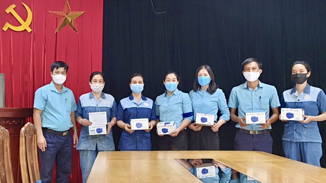 "Tháng Công nhân, chúng tôi cảm ơn Công đoàn" "Tháng Công nhân, chúng tôi cảm ơn Công đoàn"