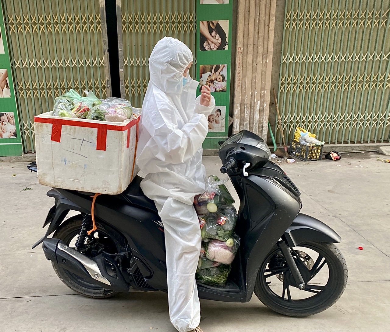 Mẹ đơn thân ở lại tâm dịch để hỗ trợ công nhân Bắc GIang