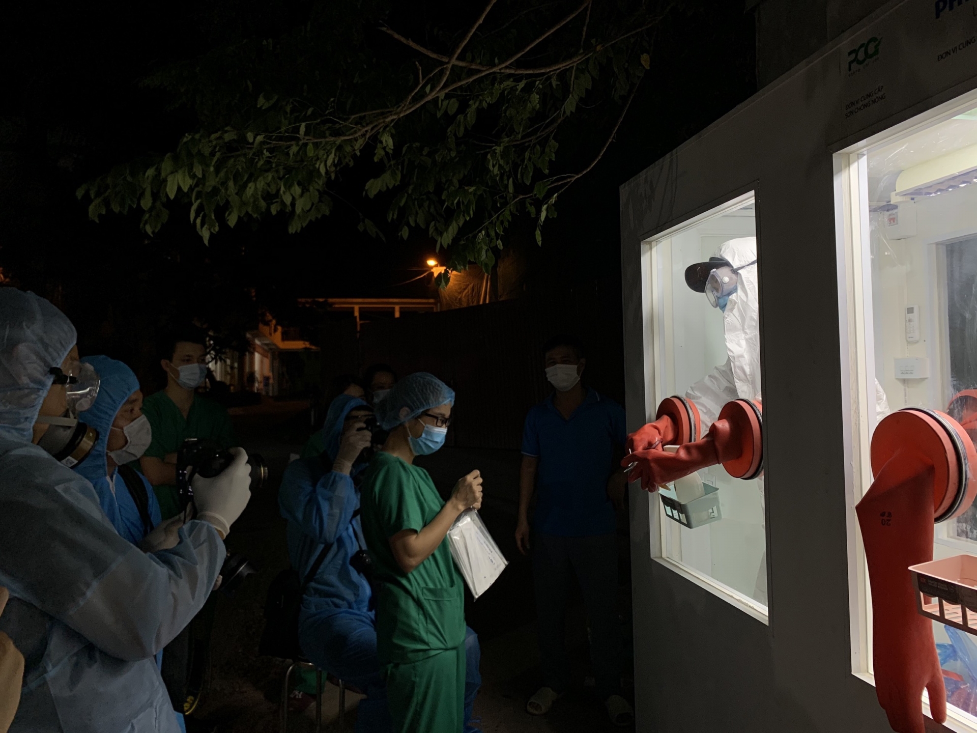 Những hình ảnh đầu tiên về buồng xét nghiệm COVID-19 tại Bắc Giang