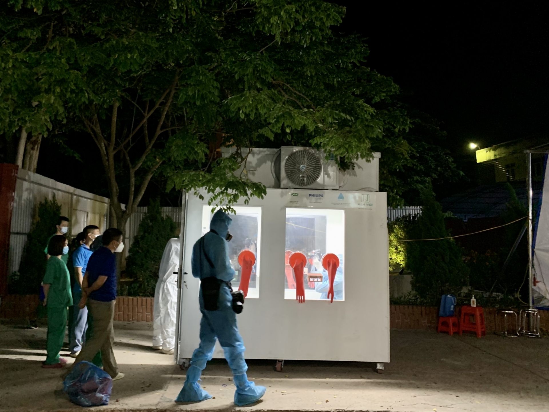 Những hình ảnh đầu tiên về buồng xét nghiệm COVID-19 tại Bắc Giang