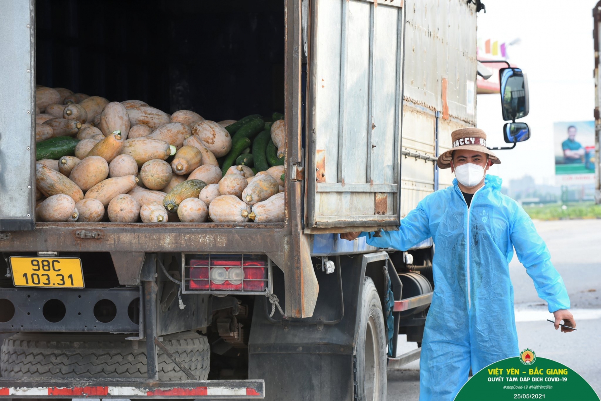 “Người hùng” băng vệ sinh: Tôi không ngại, chỉ thấy hạnh phúc thôi “Người hùng” băng vệ sinh: Tôi không ngại, chỉ thấy hạnh phúc thôi