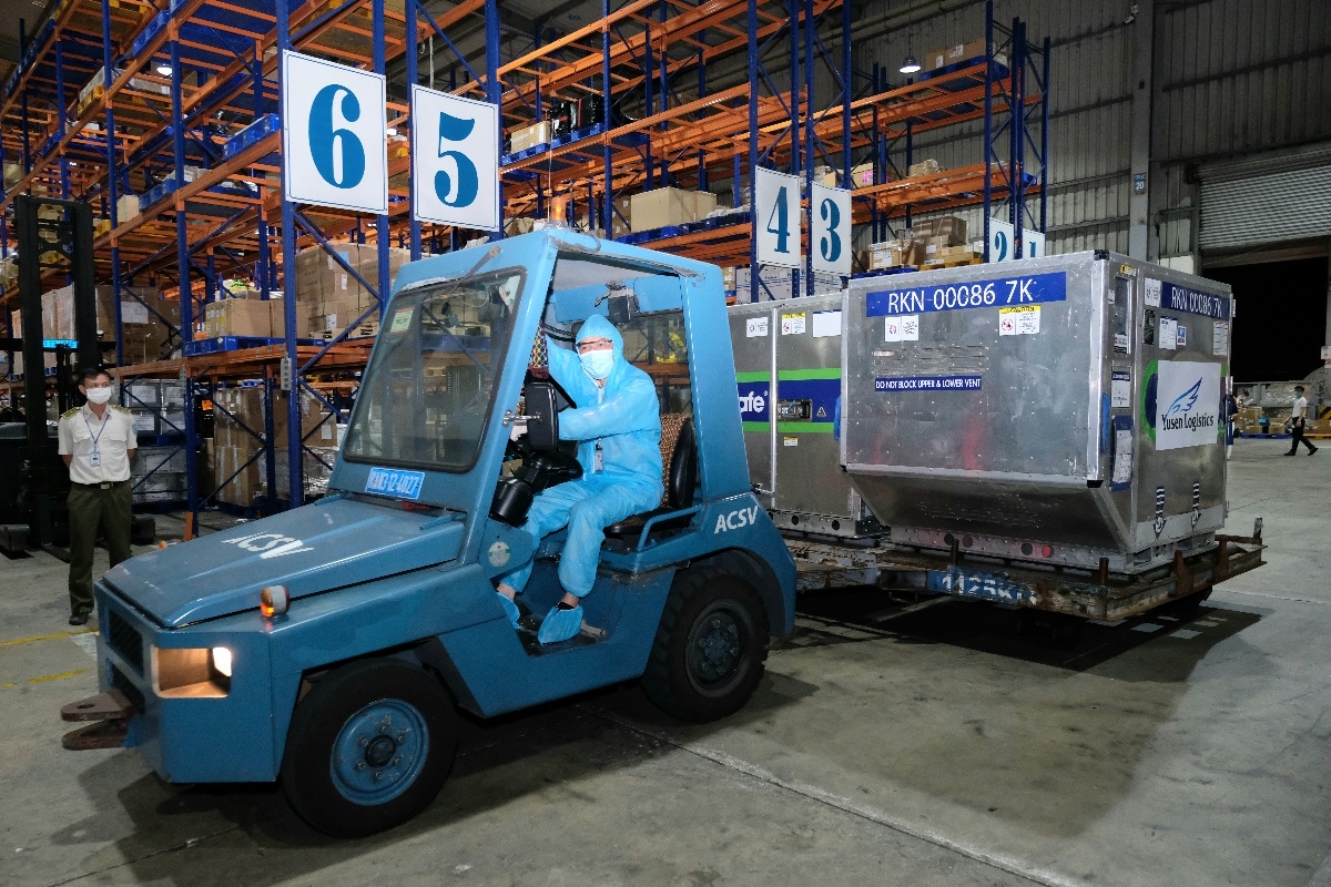 Việt Nam tiếp nhận gần 1 triệu liều vaccine phòng Covid-19 từ Nhật Bản Việt Nam tiếp nhận gần 1 triệu liều vaccine phòng Covid-19 từ Nhật Bản