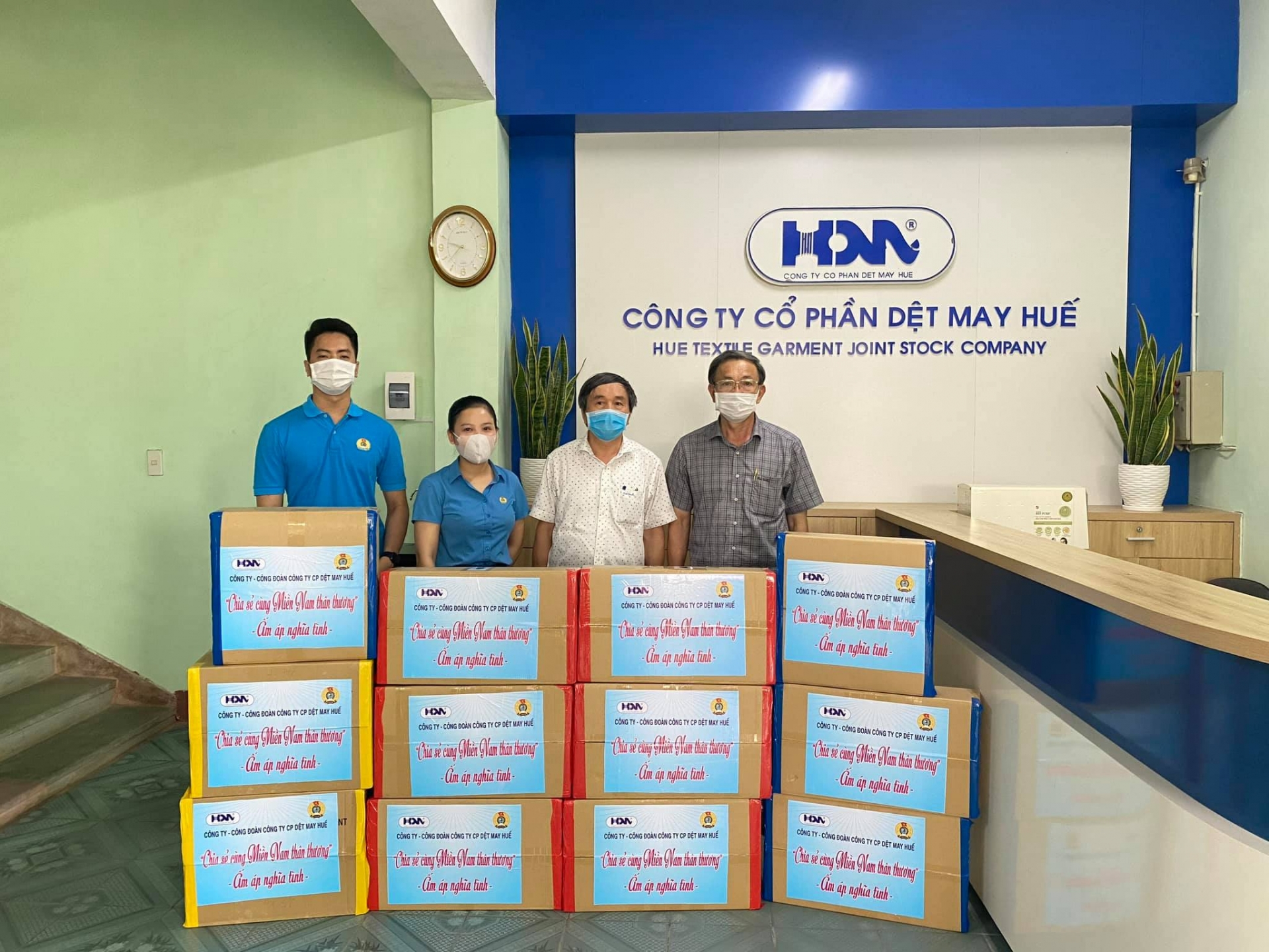 Công đoàn Dệt may chung tay hướng về miền Nam Công đoàn Dệt may chung tay hướng về miền Nam