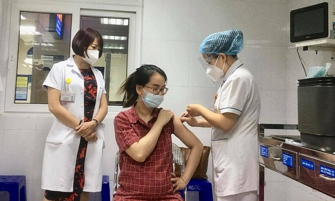 Khám sàng lọc trước tiêm vaccine COVID-19: Không cần thiết phải đo huyết áp