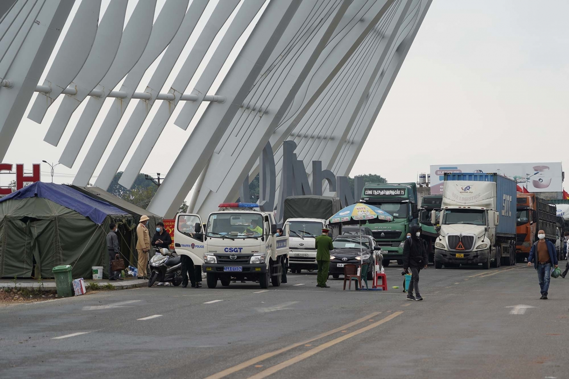 Một số địa phương nới lỏng quy định đối với người về từ vùng xanh Hà Nội Một số địa phương nới lỏng quy định đối với người về từ vùng xanh Hà Nội