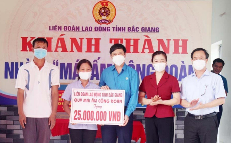Bắc Giang – từ con đường chống dịch đến Huân chương Lao động hạng Ba