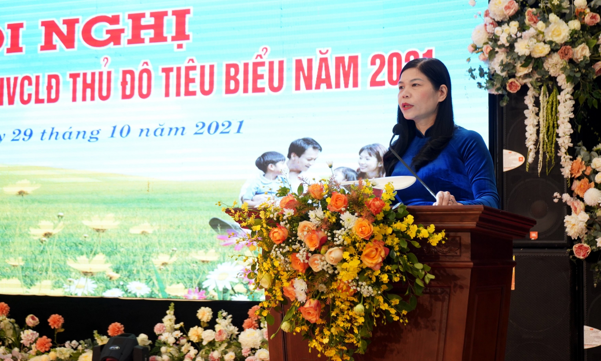 LĐLĐ Thành phố Hà Nội tổ chức Hội nghị Biểu dương 100 gia đình CNVCLĐ tiêu biểu LĐLĐ Thành phố Hà Nội tổ chức Hội nghị Biểu dương 100 gia đình CNVCLĐ tiêu biểu