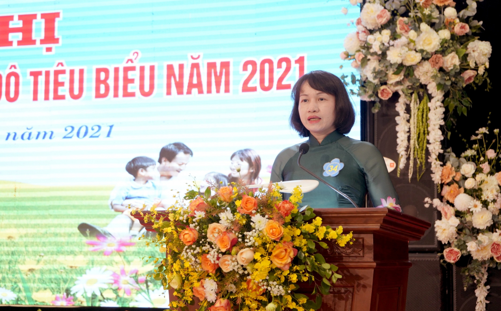 LĐLĐ Thành phố Hà Nội tổ chức Hội nghị Biểu dương 100 gia đình CNVCLĐ tiêu biểu LĐLĐ Thành phố Hà Nội tổ chức Hội nghị Biểu dương 100 gia đình CNVCLĐ tiêu biểu