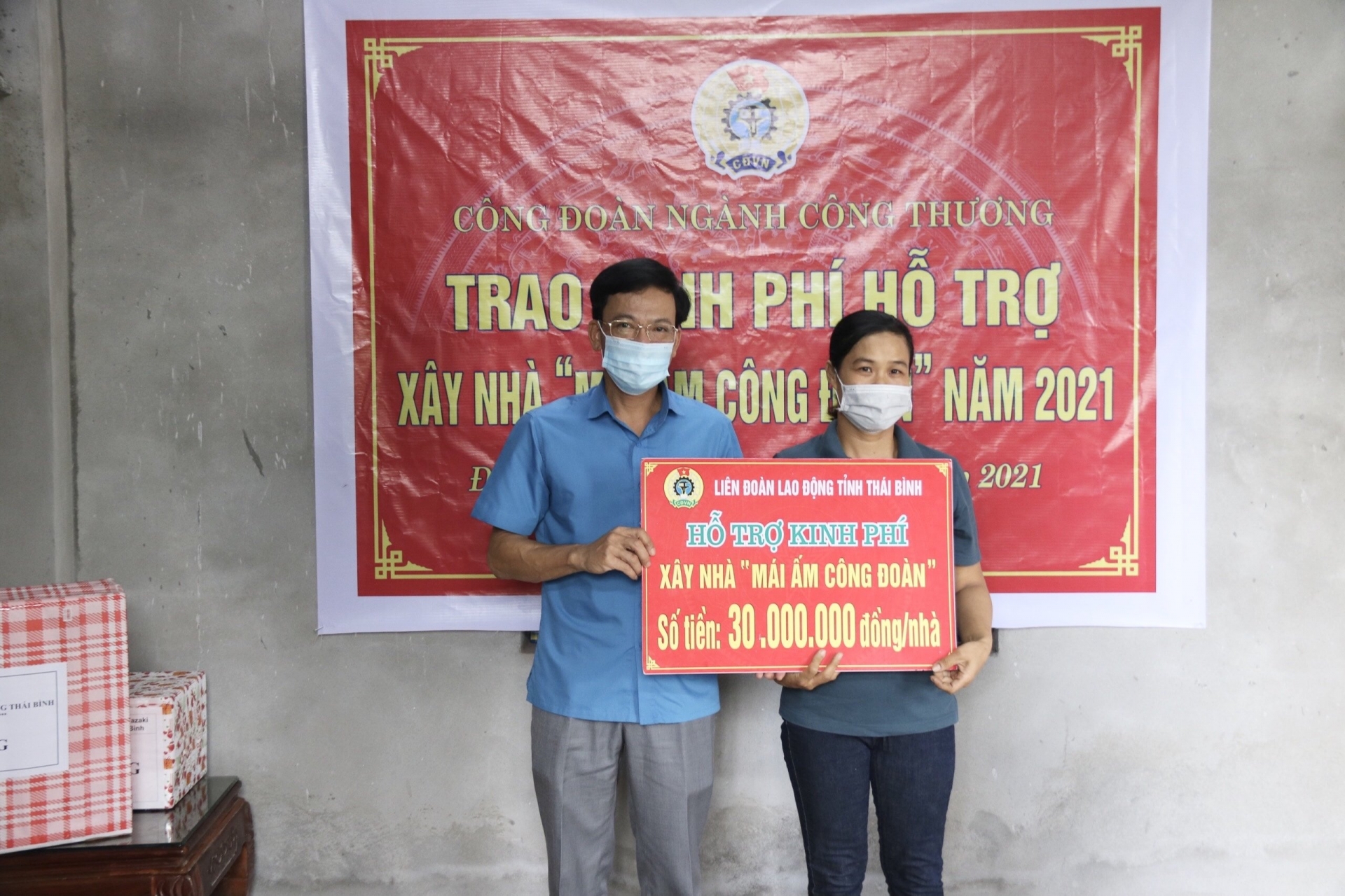 Thái Bình: Công đoàn ngành Công thương tổ chức trao kinh phí "Mái ấm công đoàn"