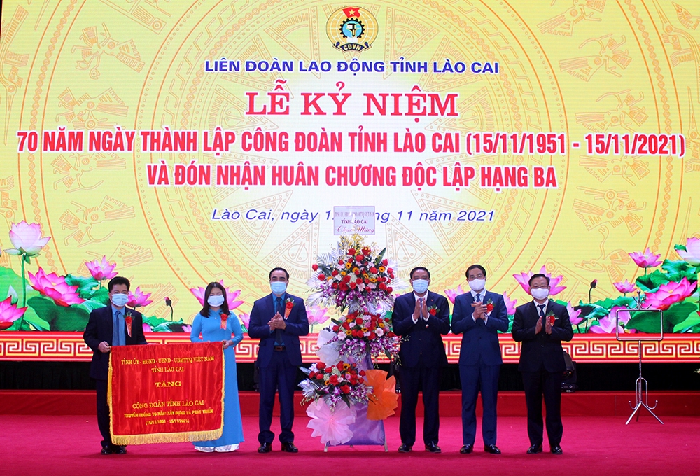 Huân chương Độc lập hạng Ba - Dấu ấn 70 năm thành lập Công đoàn tỉnh Lào Cai