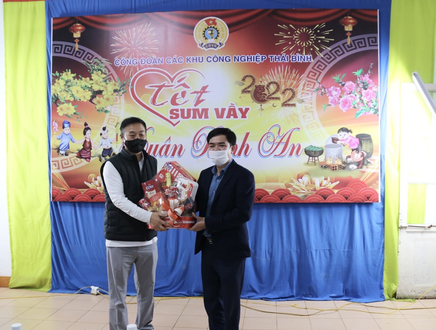 Thái Bình: Hơn 3.000 suất quà trao tặng NLĐ trong dịp “Tết sum vầy – Xuân bình an” Thái Bình: Hơn 3.000 suất quà trao tặng NLĐ trong dịp “Tết sum vầy – Xuân bình an”