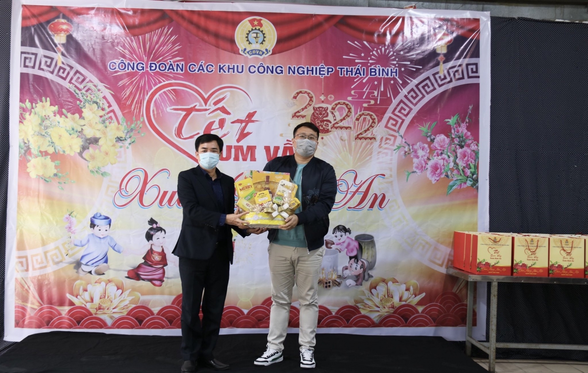 Thái Bình: Những suất quà “Tết sum vầy” được trao tận tay đoàn viên, người lao động