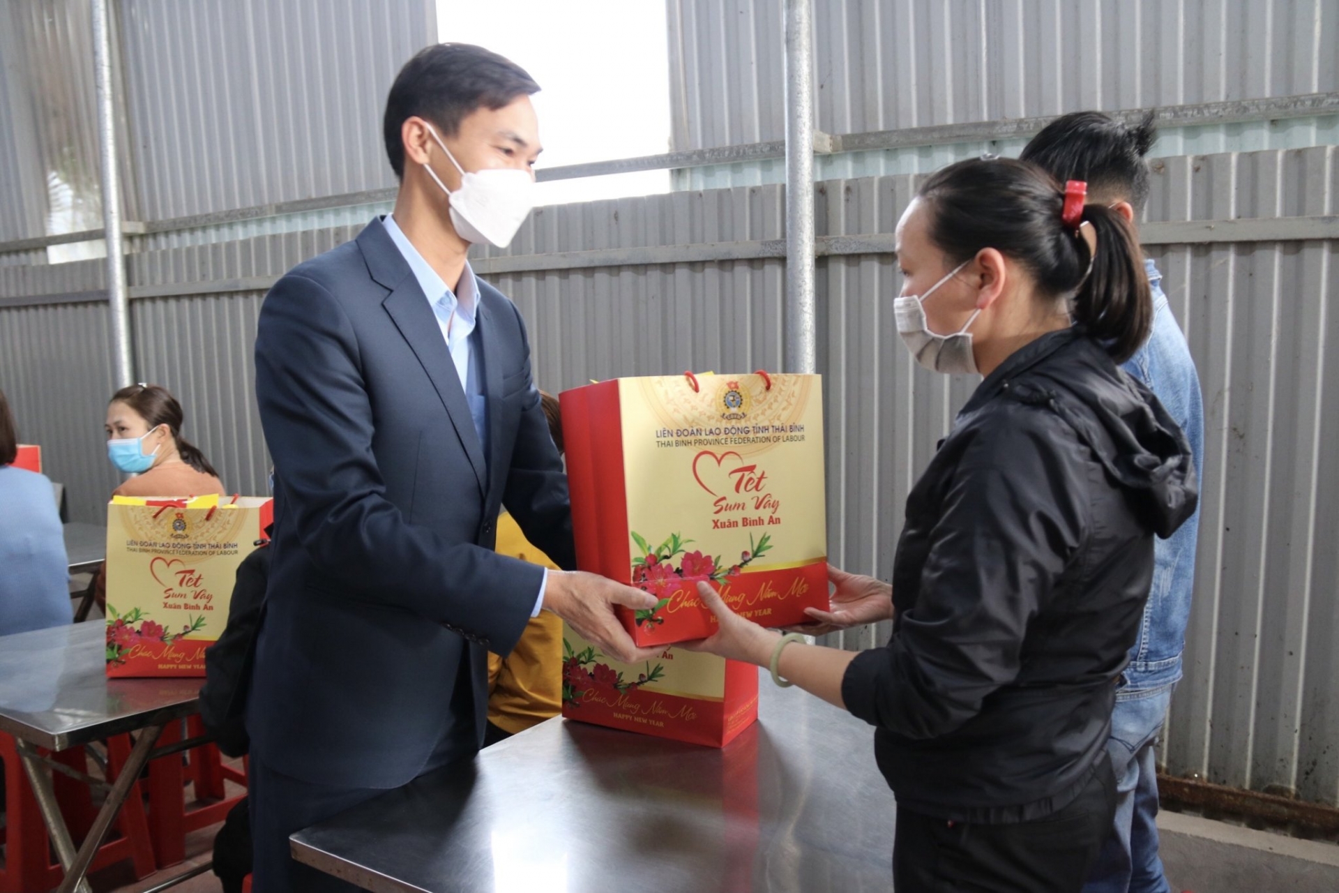 Thái Bình: 800 suất quà Tết trao cho đoàn viên, người lao động