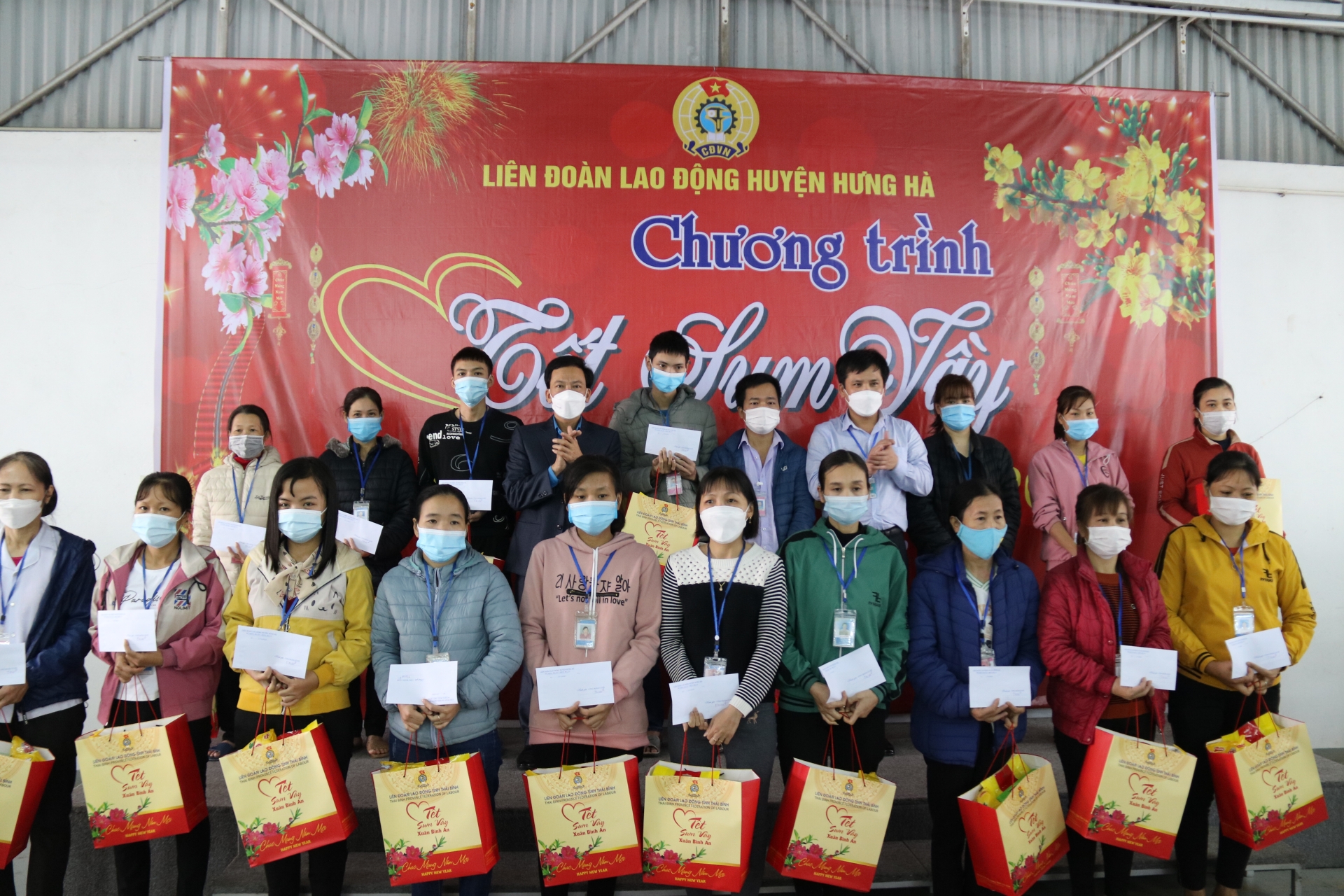 Thái Bình: Hàng nghìn suất quà Tết được trao cho đoàn viên, người lao động Thái Bình: Hàng nghìn suất quà Tết được trao cho đoàn viên, người lao động