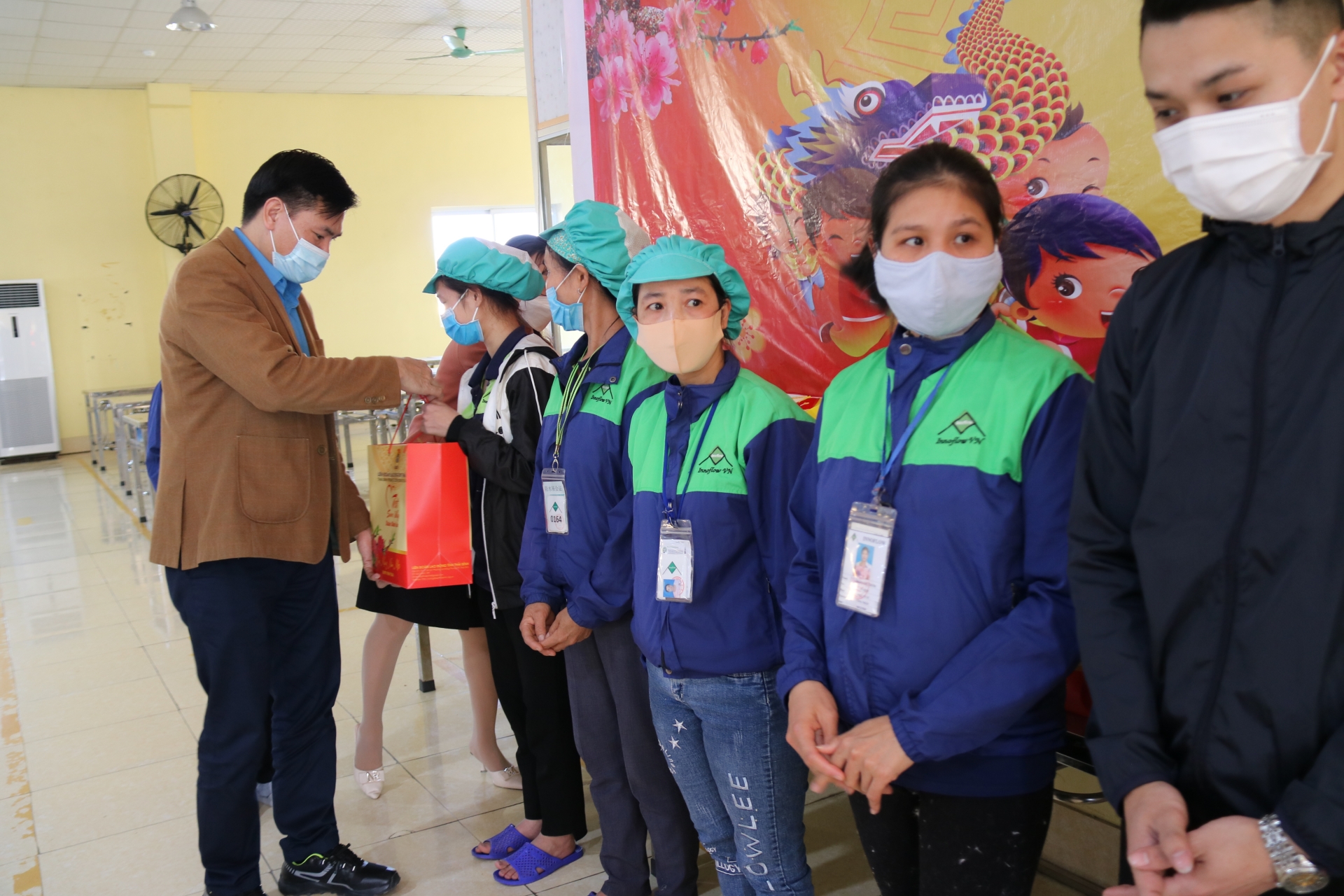 Thái Bình: Hàng nghìn suất quà Tết được trao cho đoàn viên, người lao động Thái Bình: Hàng nghìn suất quà Tết được trao cho đoàn viên, người lao động