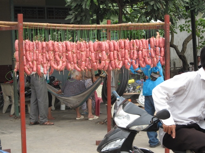 Bí quyết chọn lạp xưởng ngon, an toàn ngày Tết Bí quyết chọn lạp xưởng ngon, an toàn ngày Tết