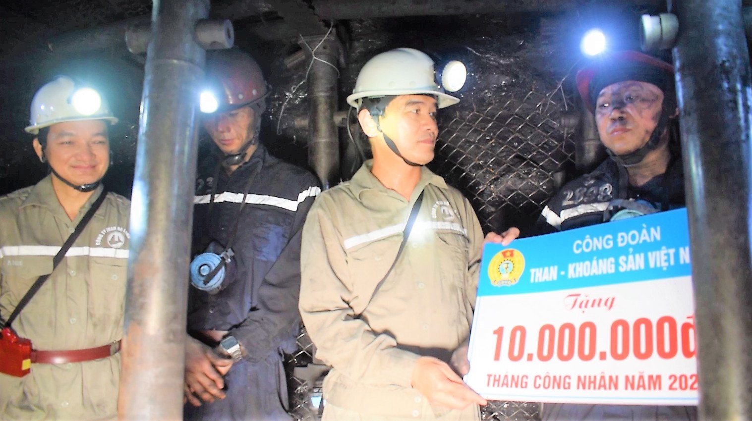 Ở đâu thợ mỏ khó, ở đó có Công đoàn Than – Khoáng sảnViệt Nam Ở đâu thợ mỏ khó, ở đó có Công đoàn Than – Khoáng sảnViệt Nam