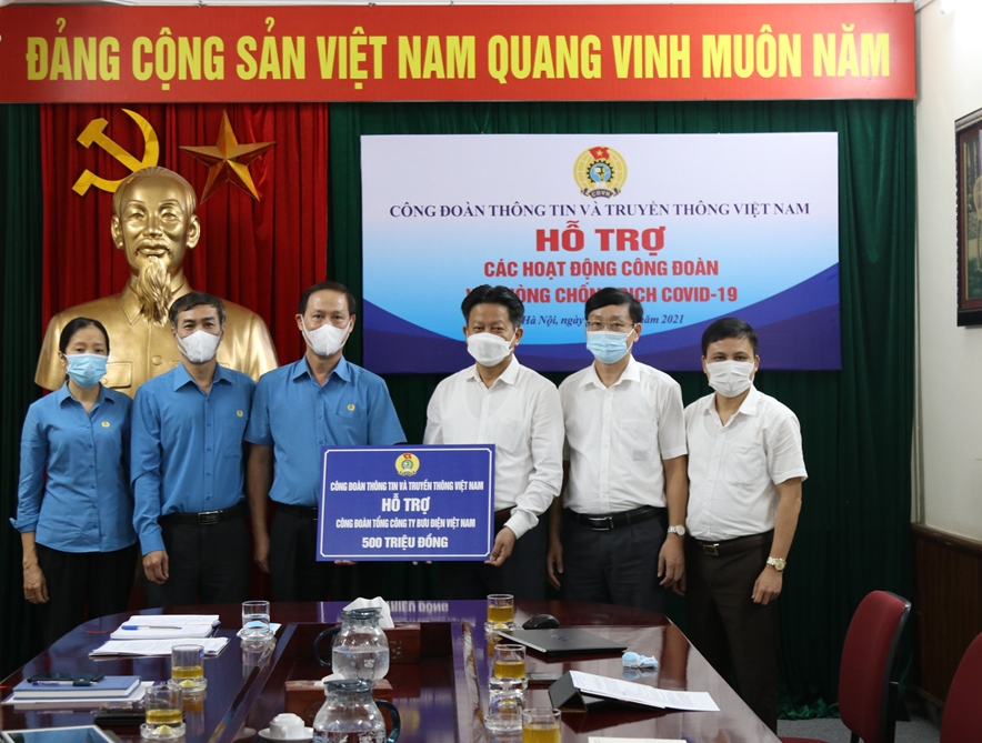 Đẩy mạnh công tác tuyên truyền, chăm lo cho đoàn viên, người lao động Đẩy mạnh công tác tuyên truyền, chăm lo cho đoàn viên, người lao động