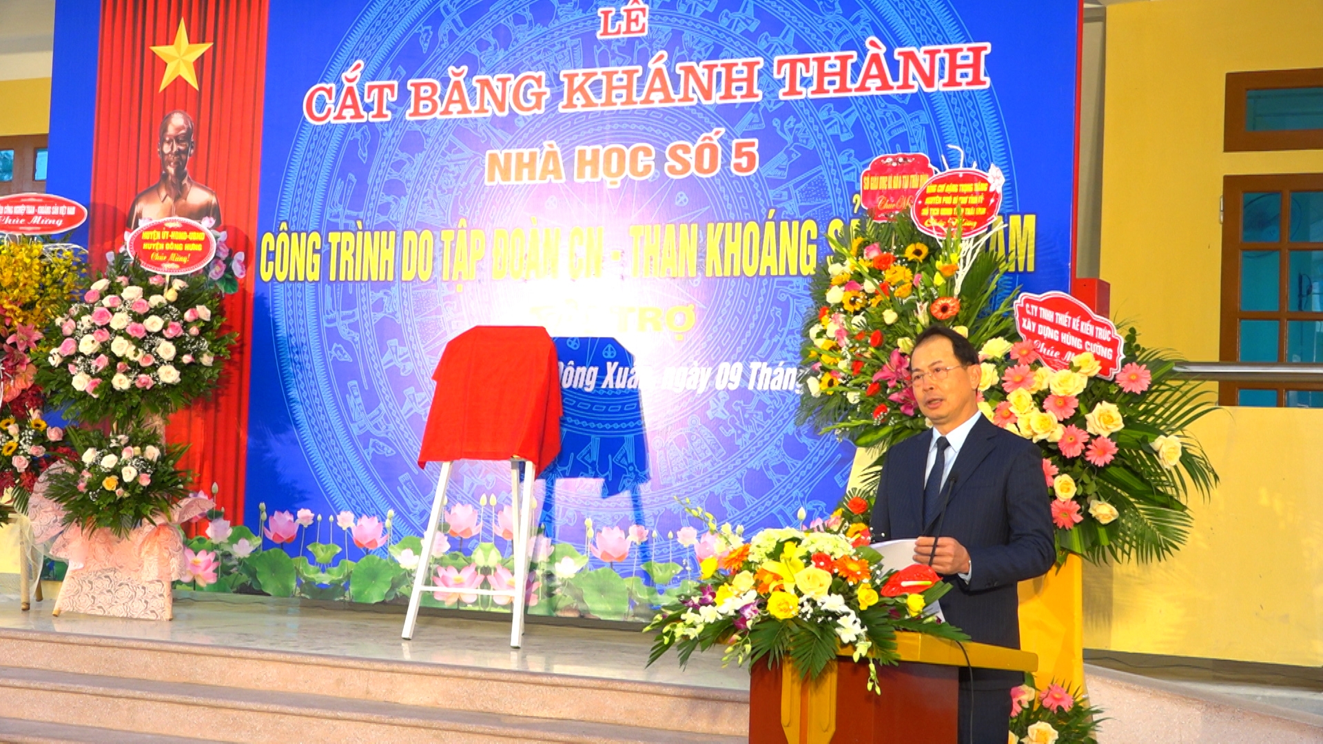 TKV hỗ trợ 7 tỷ đồng xây dựng Nhà học số 5 Trường Tiểu học và THCS Đông Xuân TKV hỗ trợ 7 tỷ đồng xây dựng Nhà học số 5 Trường Tiểu học và THCS Đông Xuân